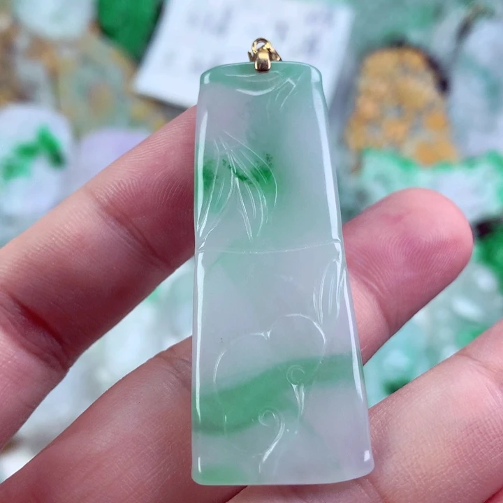吊坠(不含链)未镶嵌翡翠