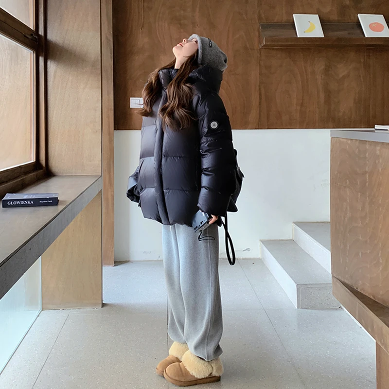 时尚洋气黑色羽绒服女2024冬季新款高级设计感炸街鹅绒面包服外套