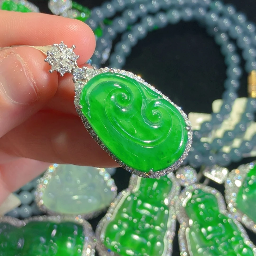 颈饰银S925镶嵌翡翠如意