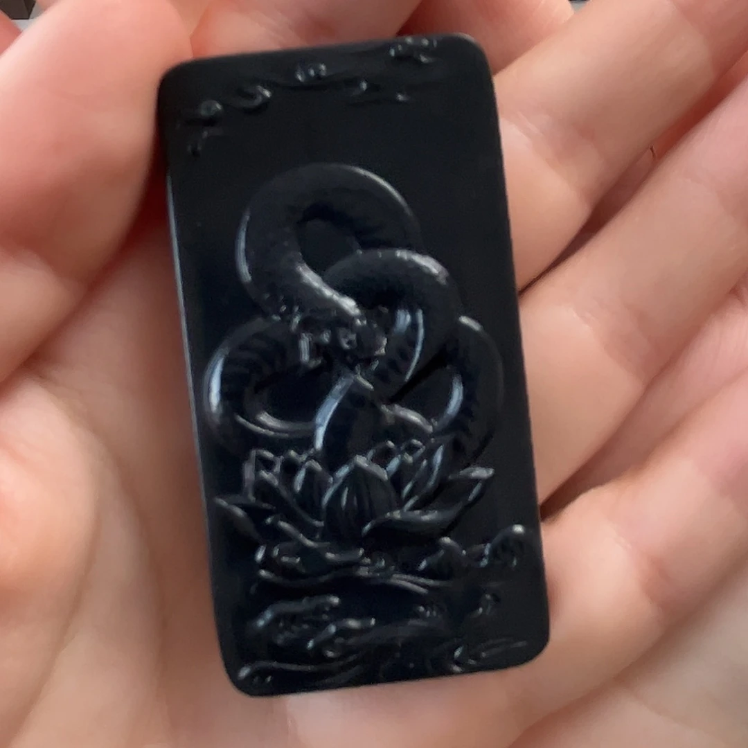 和田玉（墨玉）未镶嵌颈饰蛇牌