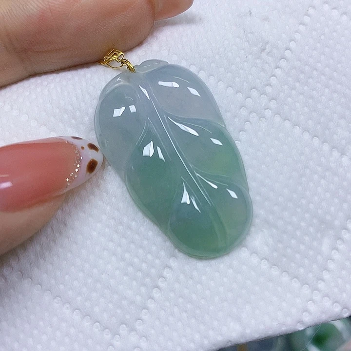 翡翠18K金镶嵌颈饰挂件