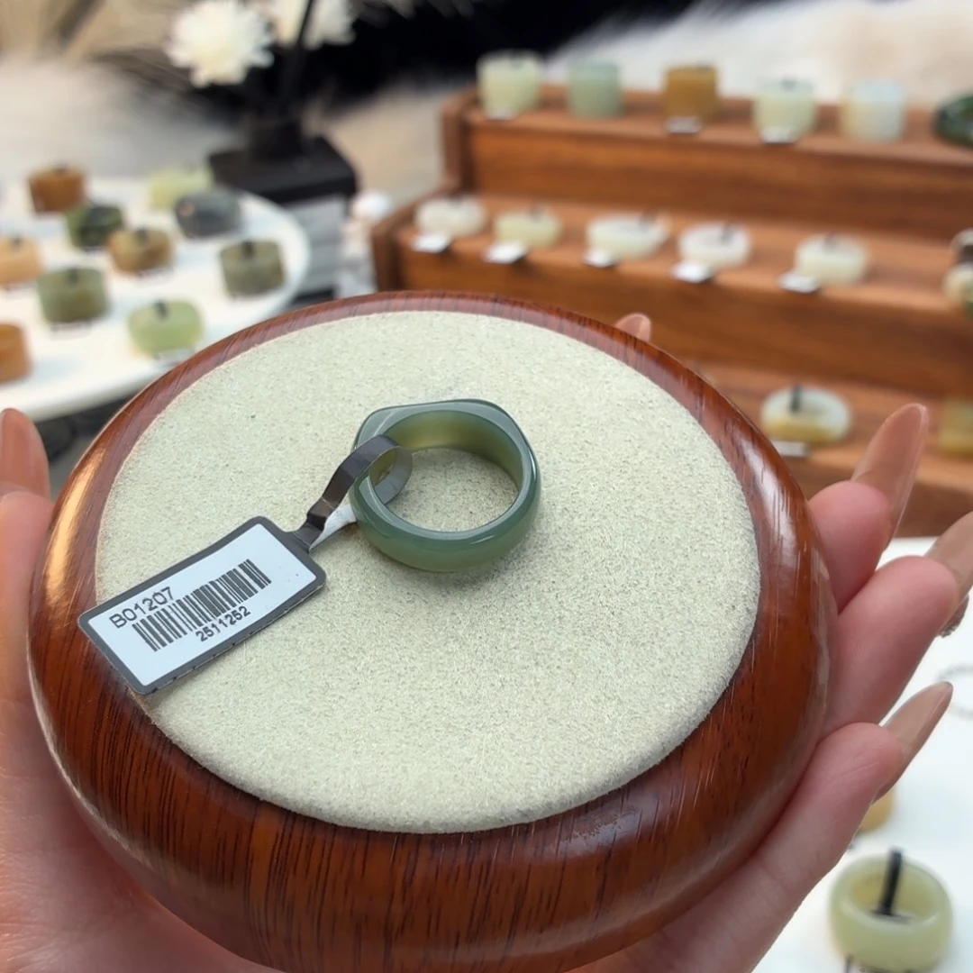 和田玉未镶嵌戒指蓝色猫耳朵17.4mmj35