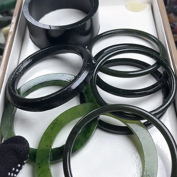 和田玉（糖玉）和田玉边角料9K金镶嵌梅