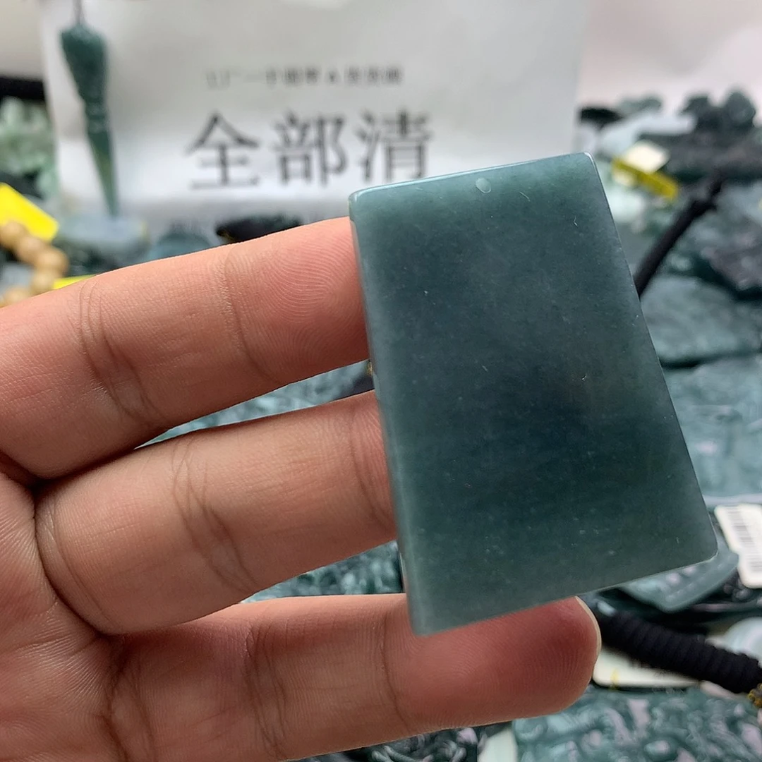 翡翠未镶嵌颈饰无事牌