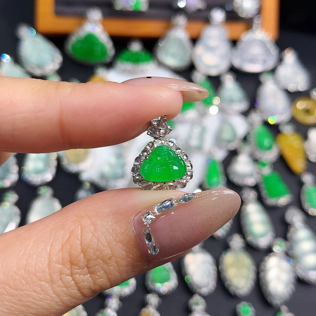 翡翠18K金镶嵌颈饰佛公