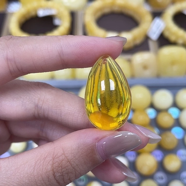 琥珀未镶嵌裸石27.8*17*8.2mm小水滴瑕 6-5