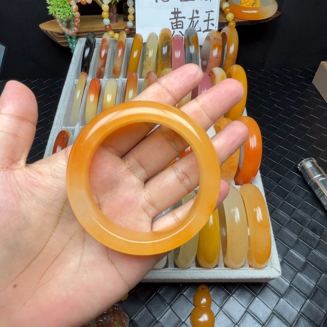 探***慧石英质玉（黄龙玉）未镶嵌手镯