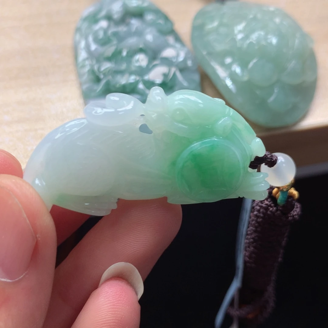 颈饰未镶嵌翡翠吊坠