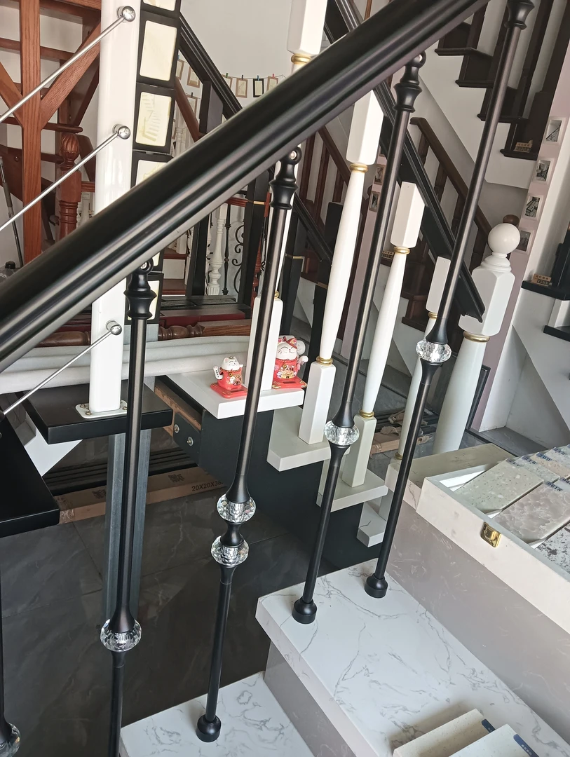 顺亿轻奢高端铝镁小柱水晶款