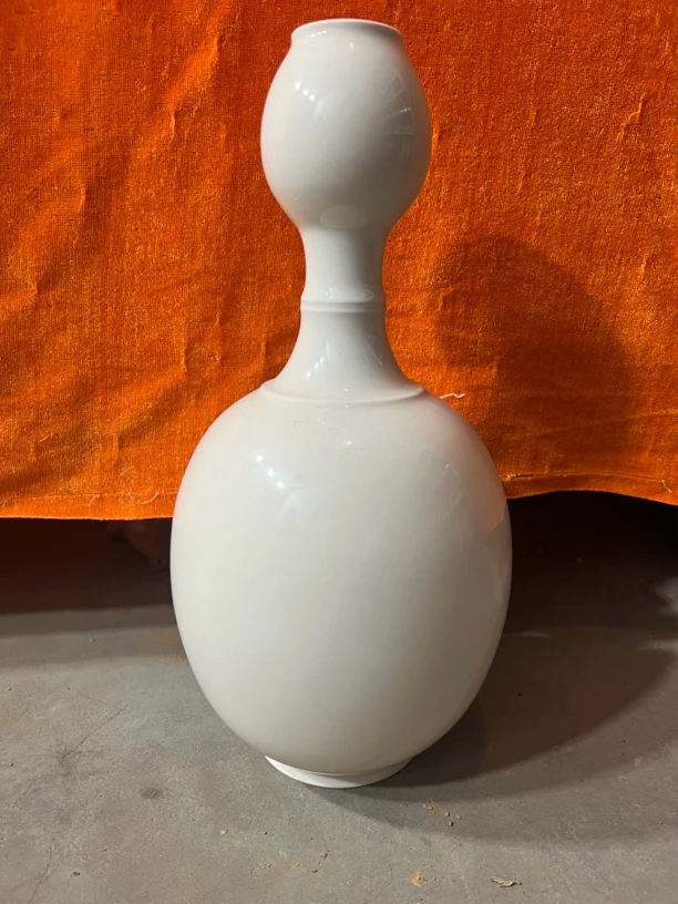 形窑蒜头瓶造型优美