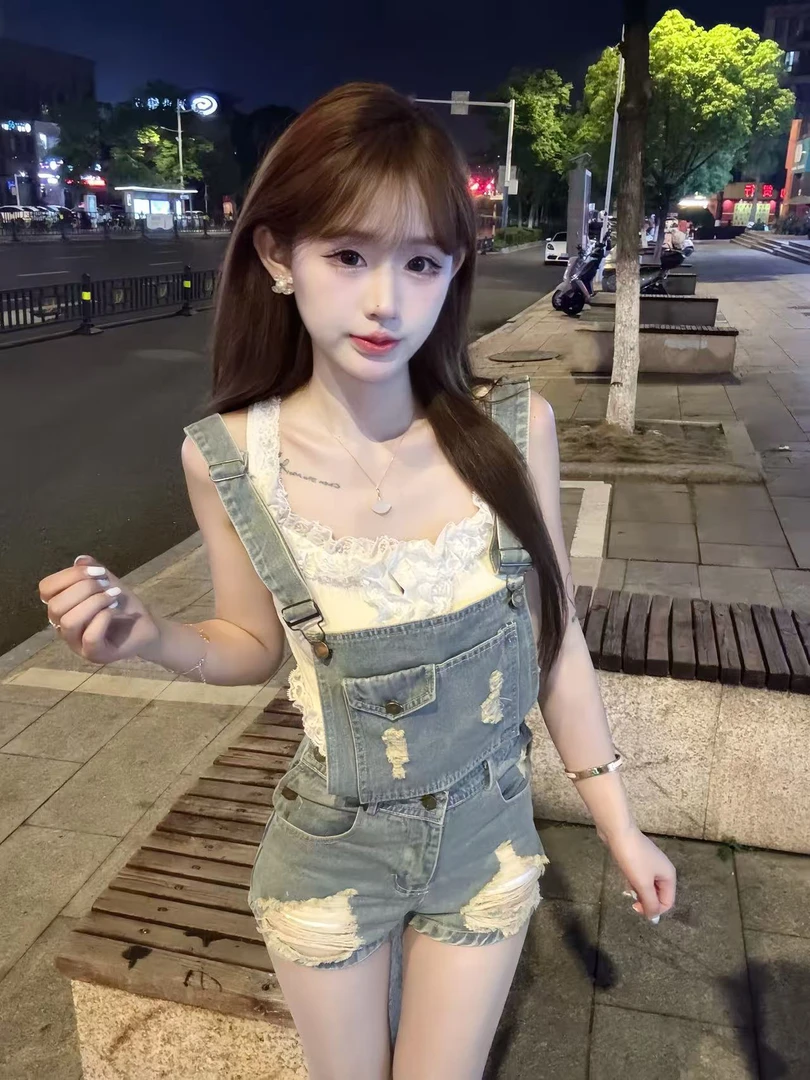 纯欲俏皮百搭牛仔背带短裤蕾丝背心套装