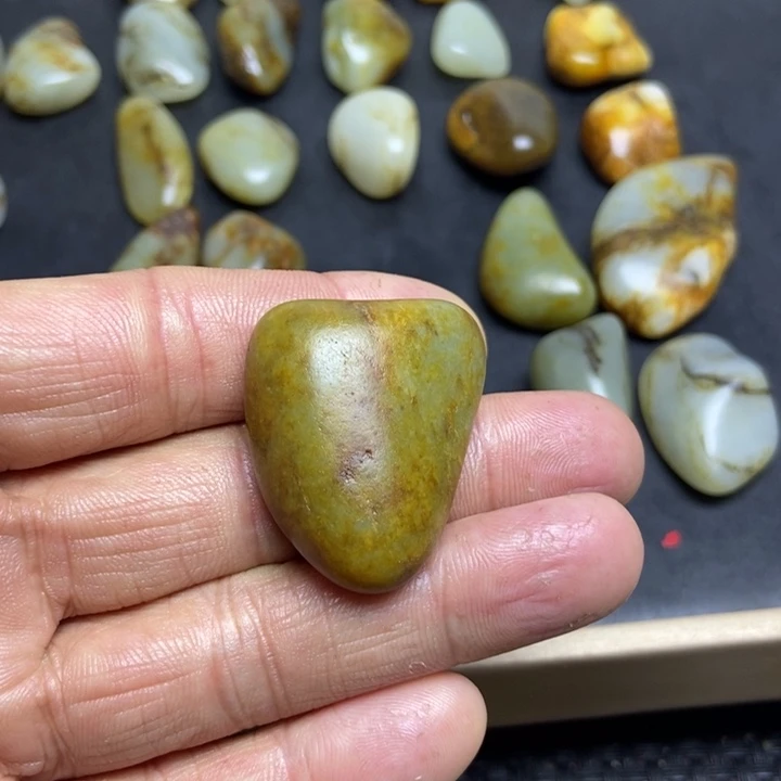 名***剑和田玉（糖玉）未镶嵌珠宝奇石