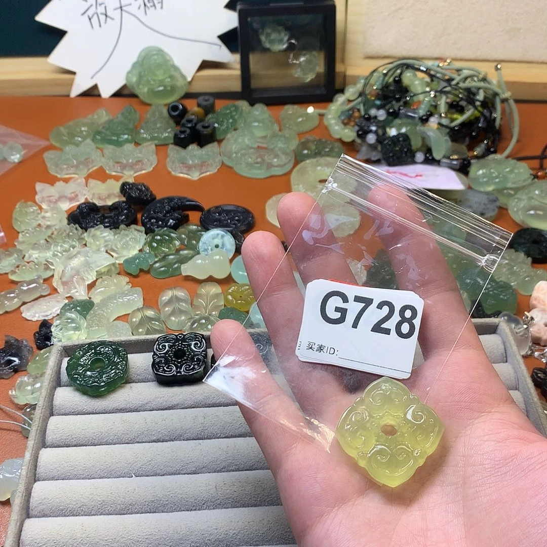 幸***随蛇纹石玉未镶嵌颈饰