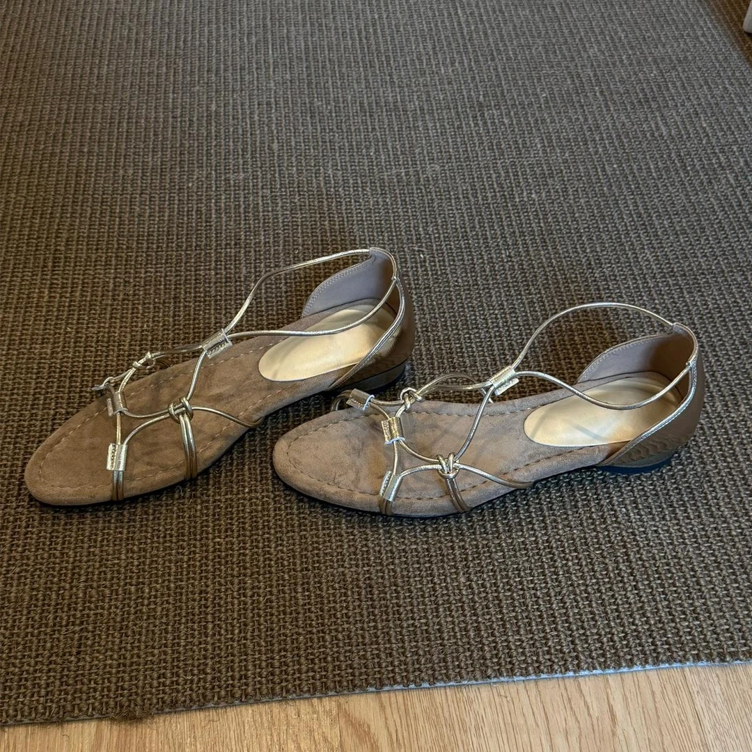 羊皮版~复古度假风编织一字细带露趾凉鞋配裙子气质平底罗马鞋女