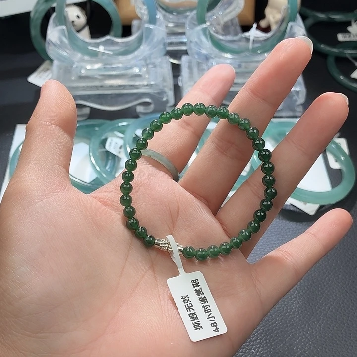 R***y未镶嵌手串翡翠冰绿