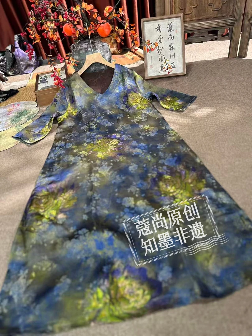 冬季新款新中式国风宽松显瘦V领晕染牡丹提花套头连衣裙