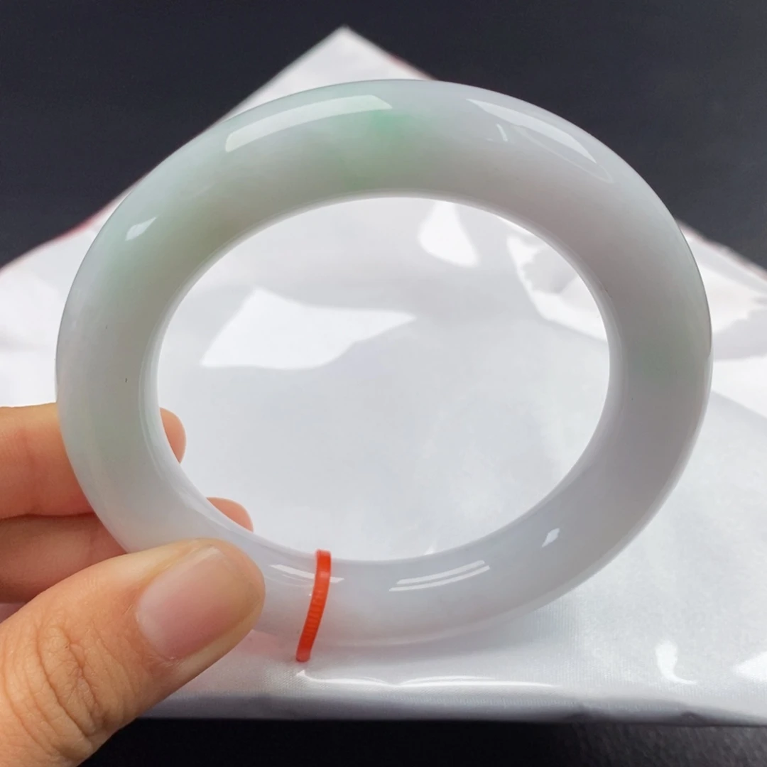 翡翠手镯（圆镯）未镶嵌55圈