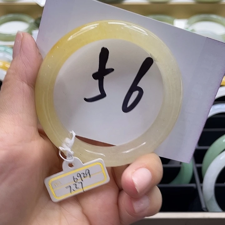 石英质玉手镯未镶嵌10