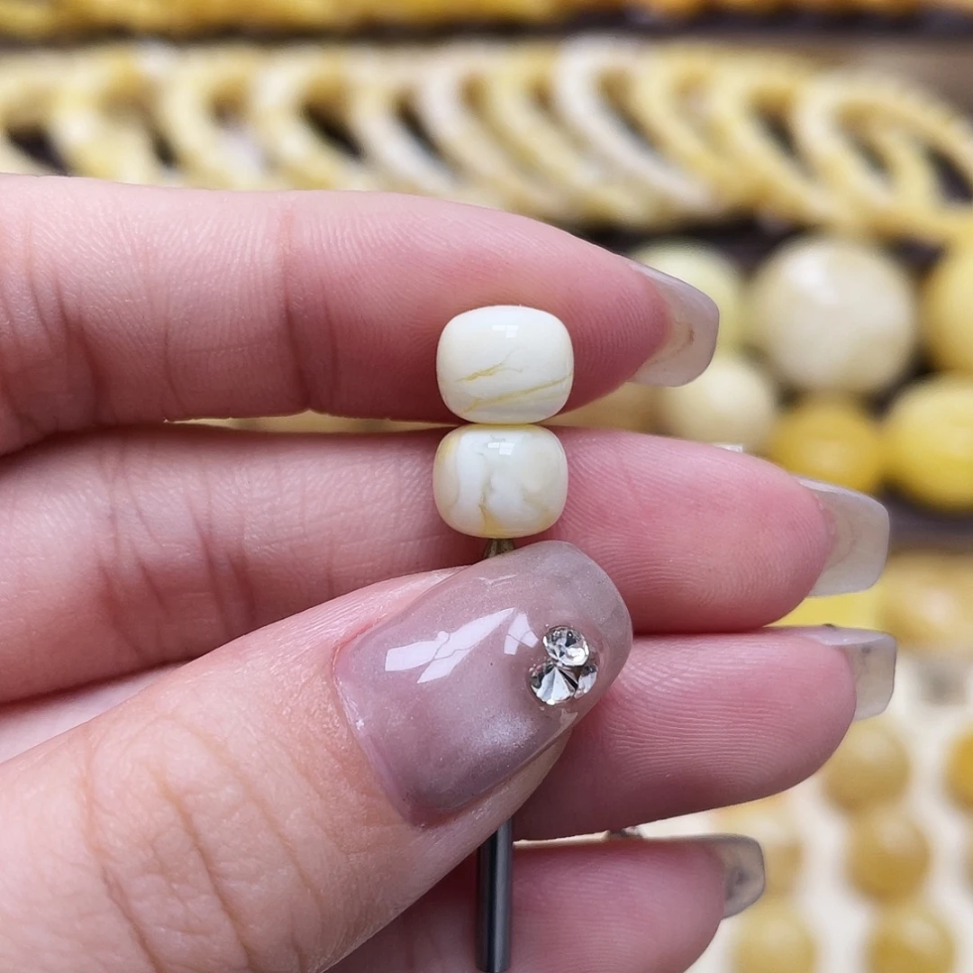 琥珀未镶嵌裸石8.1*6.8mm老型瑕