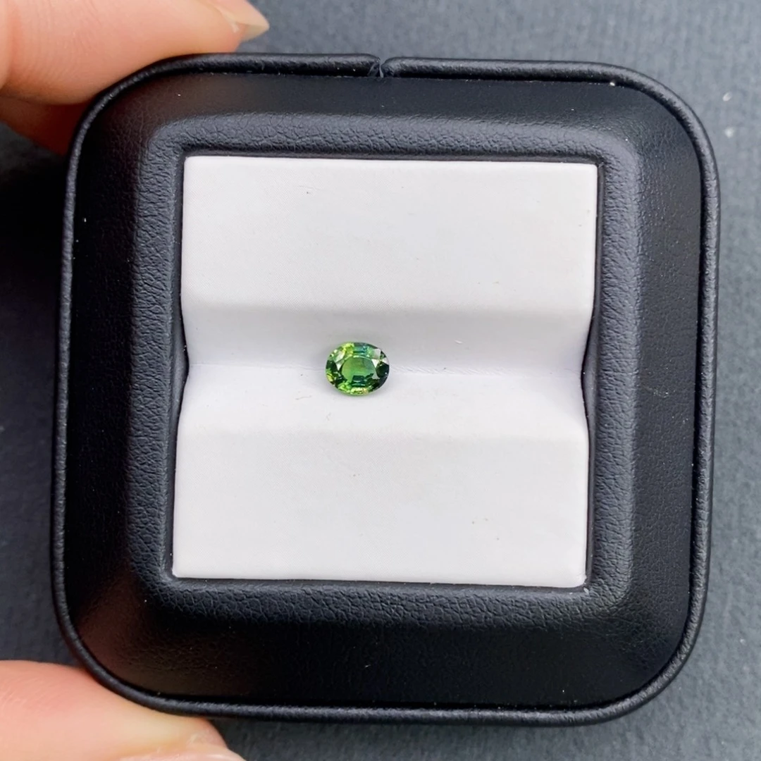 蓝宝石裸石未镶嵌