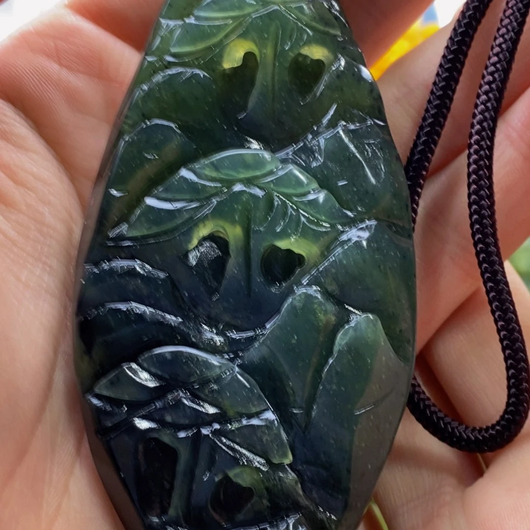 蛇纹石玉吊坠未镶嵌