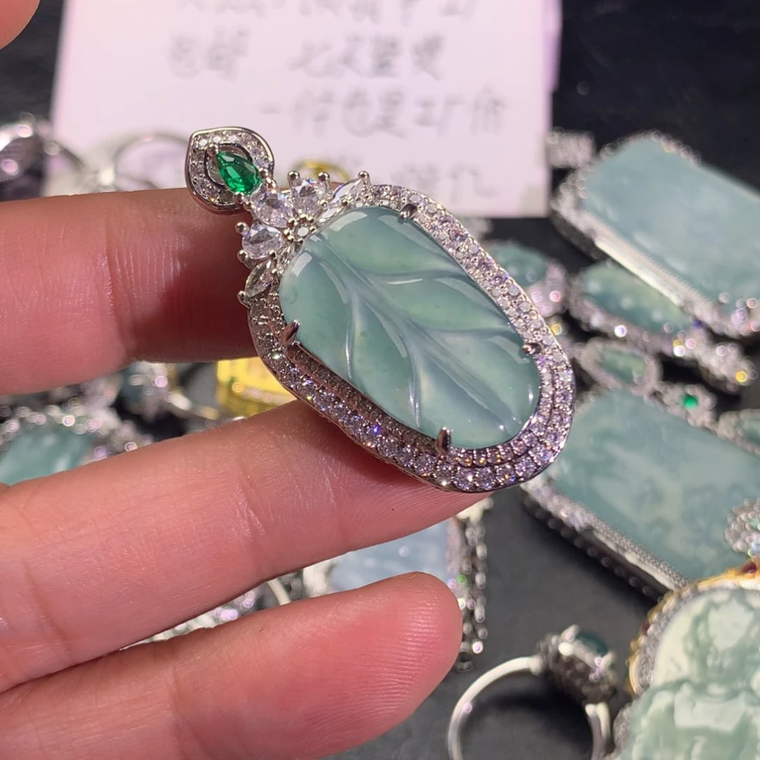 翡翠颈饰未镶嵌叶子