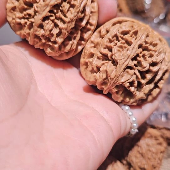 @***腿文玩核桃吊坠47粗筋