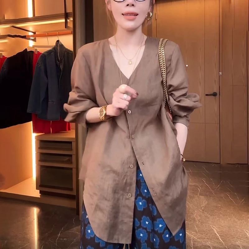 咖色V领亚麻长袖衬衫女士夏季2025新款时尚洋气减龄收腰防晒上衣