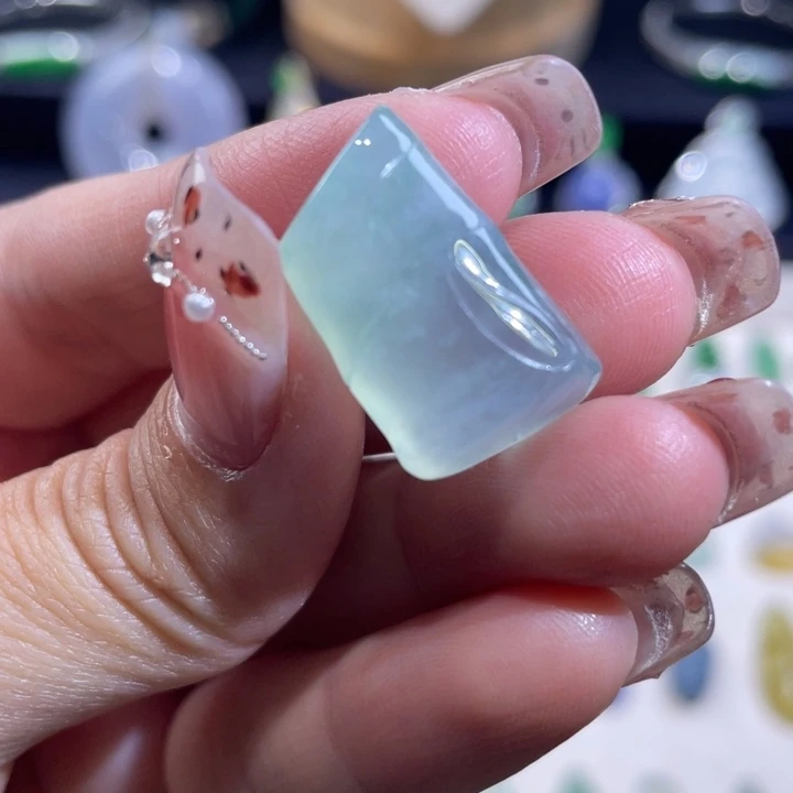 翡翠未镶嵌颈饰竹节