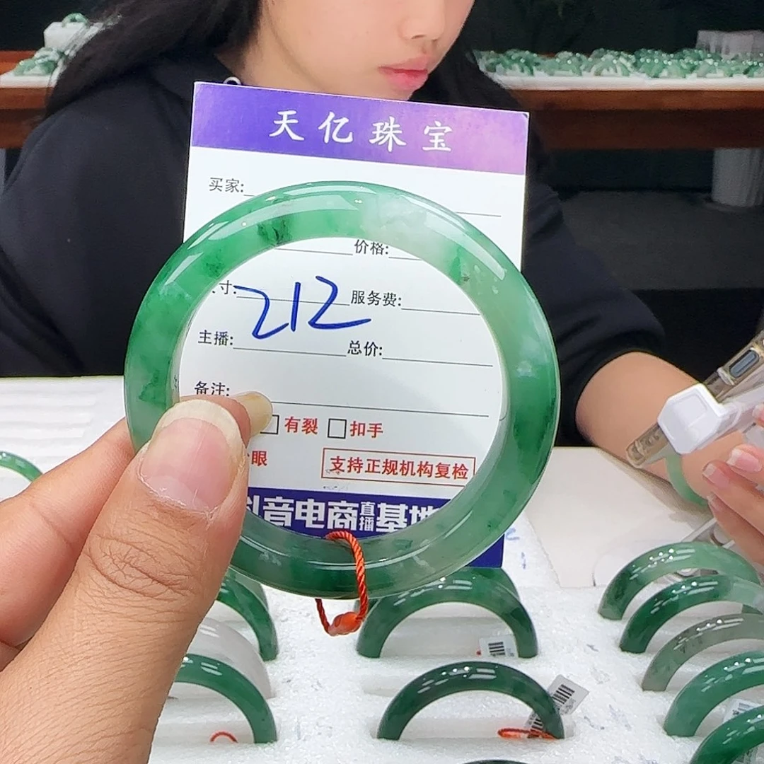 王***岁石英质玉未镶嵌多样性发其一