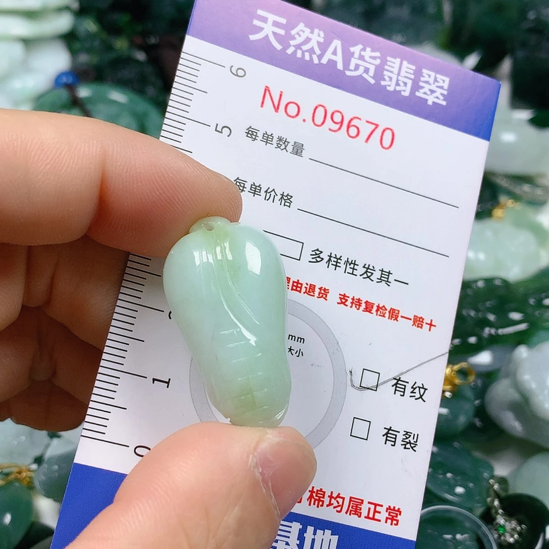 翡翠颈饰未镶嵌天然翡翠