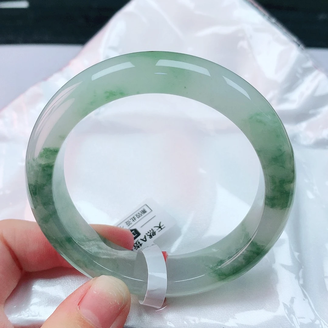 翡翠手镯未镶嵌52圈