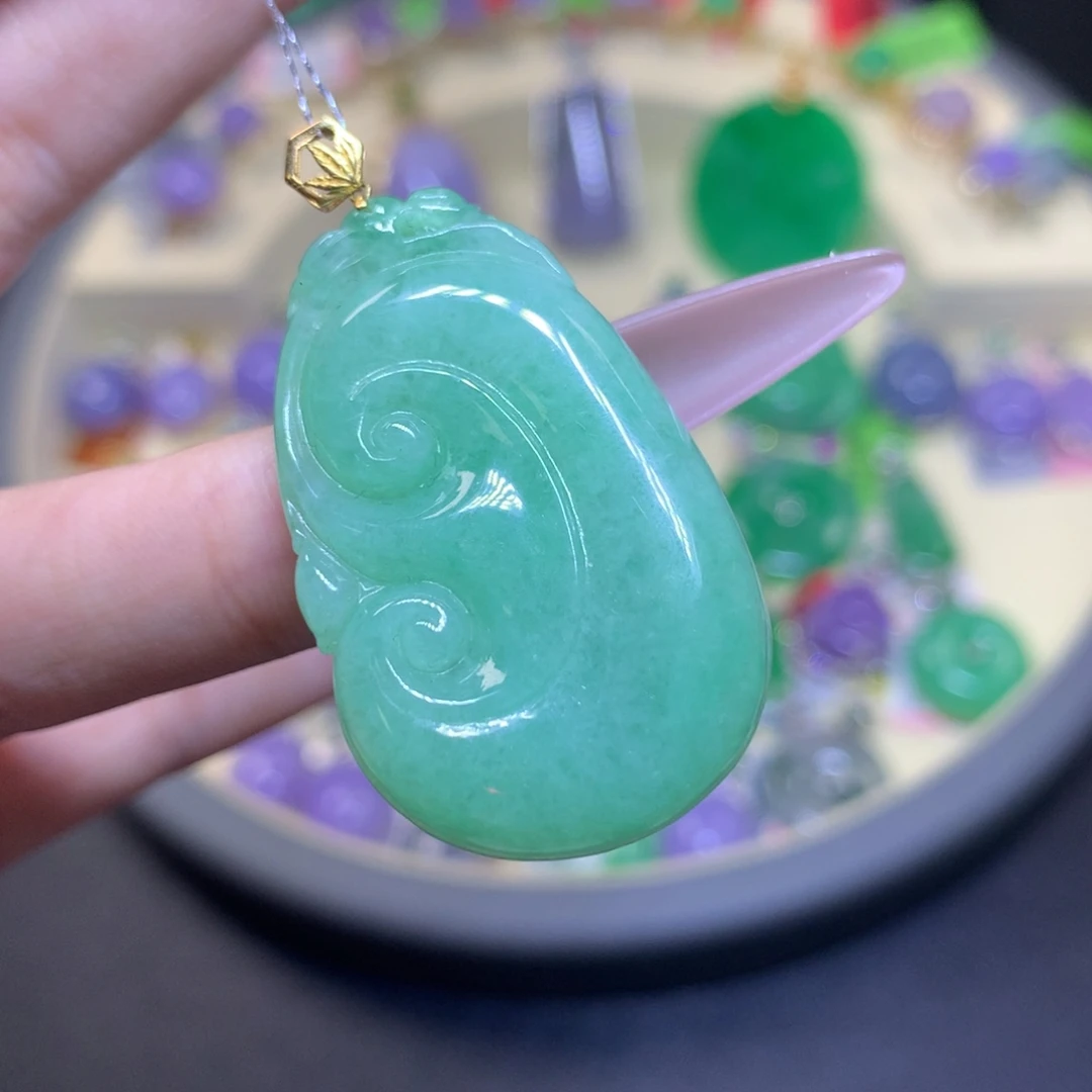 翡翠18K金镶嵌颈饰