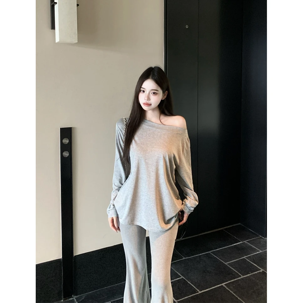 纯欲灰色斜肩长袖T恤女早秋季新款简约百搭收腰修身显瘦露肩上衣