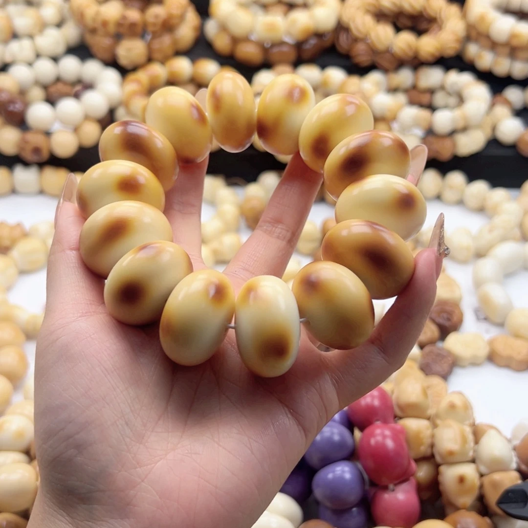 吊坠白玉菩提虎皮甜甜圈瑕29-30