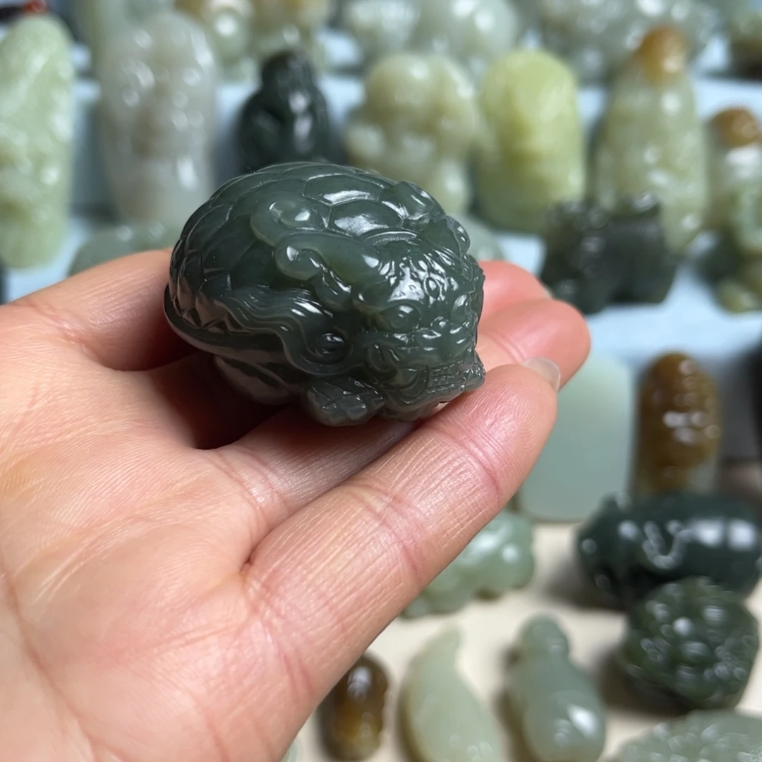 和田玉未镶嵌把件