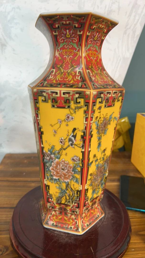 景德镇陶瓷花鸟夜光六方瓶