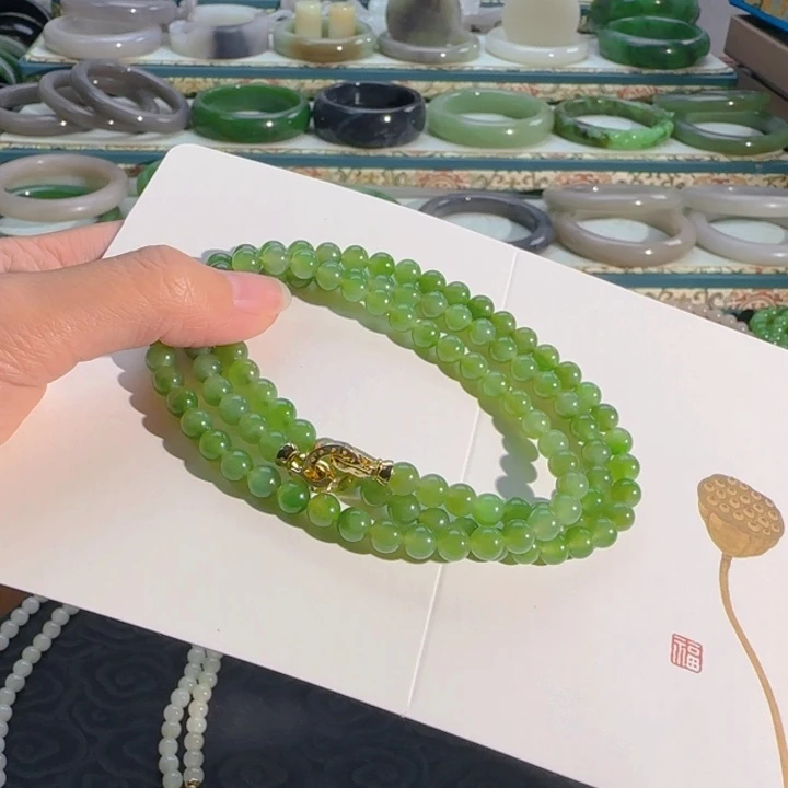 颈饰未镶嵌和田玉（碧玉）