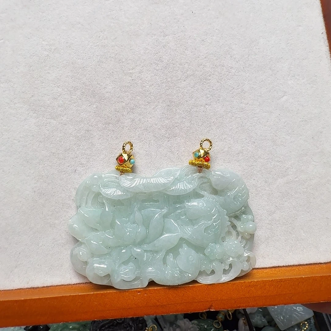翡翠未镶嵌吊坠(赠链)