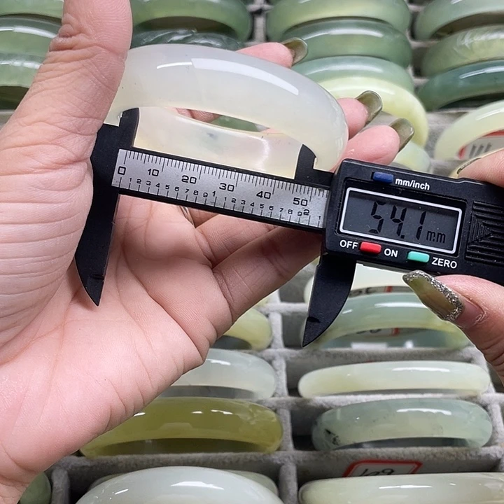 蛇纹石玉未镶嵌手镯81