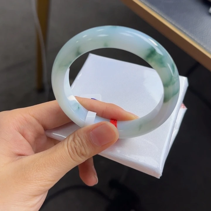 未镶嵌手镯翡翠飘绿花-54圈