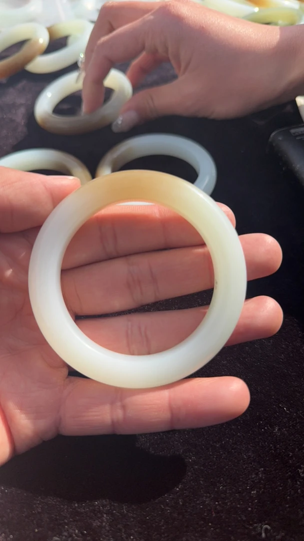 和田玉一口糖手镯