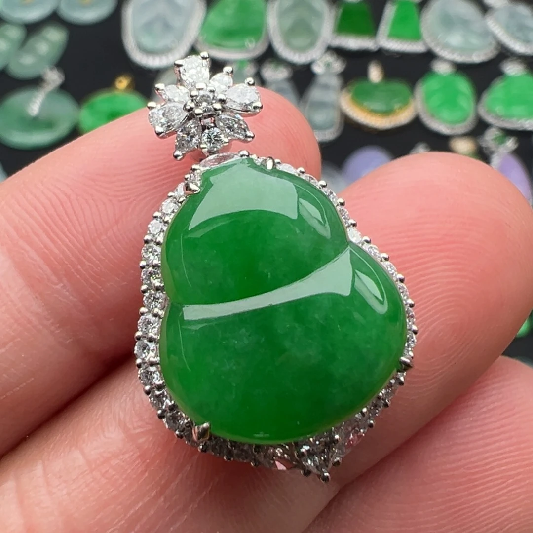 翡翠颈饰18K金镶嵌葫芦15.7