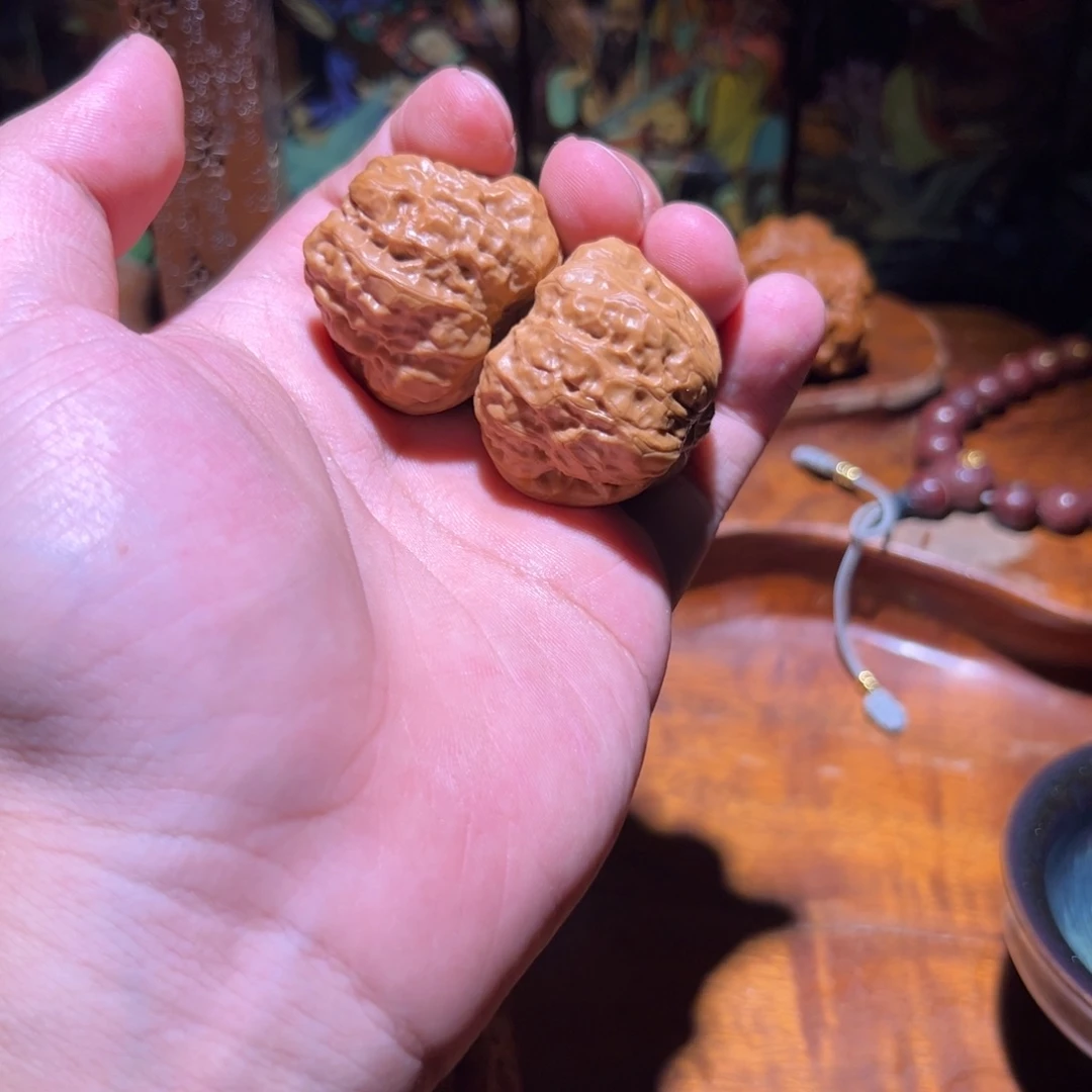 哈***哈吊坠文玩核桃36.9的精修蛤蟆头，肉蛙，打好底了