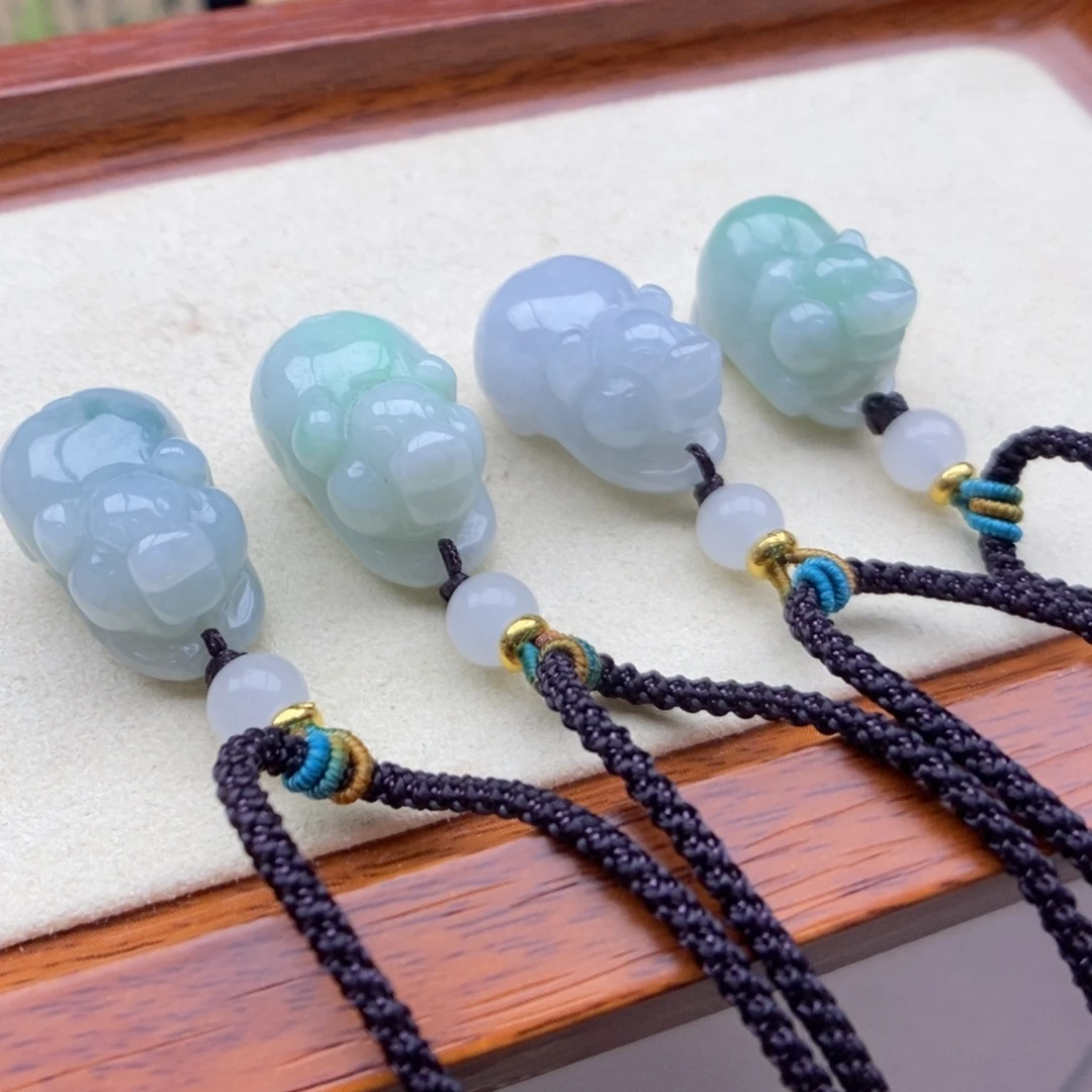 翡翠未镶嵌颈饰吊坠发其一