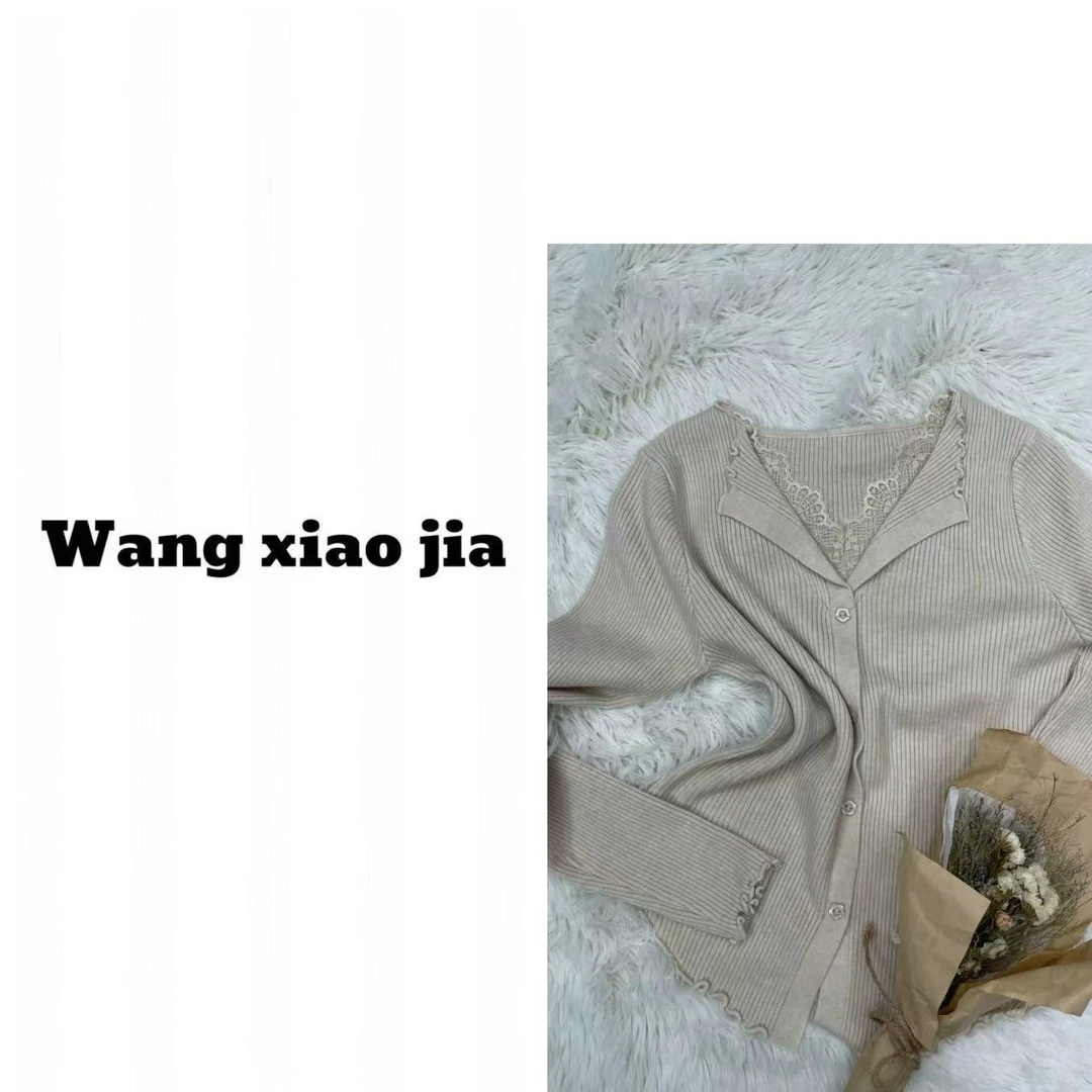 【王晓家】新款蕾丝拼接翻V领短款针织毛衫