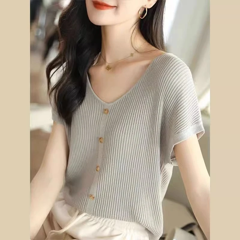 2025夏季新款v领蝙蝠袖针织衫纽扣装饰百搭宽松显瘦t恤冰丝上衣女