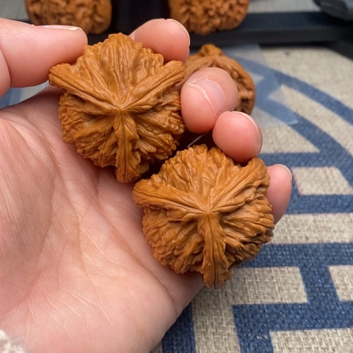 吊坠文玩核桃但****?三棱