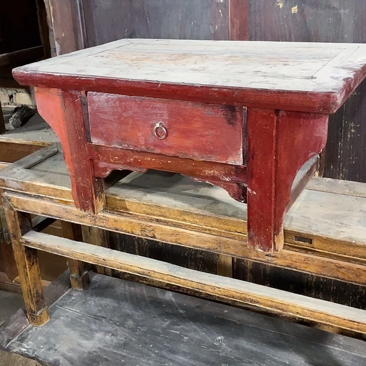 绛***落绒质老的红色炕桌一个