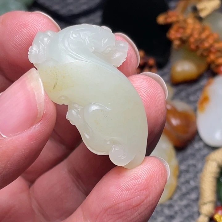 野***力和田玉未镶嵌颈饰